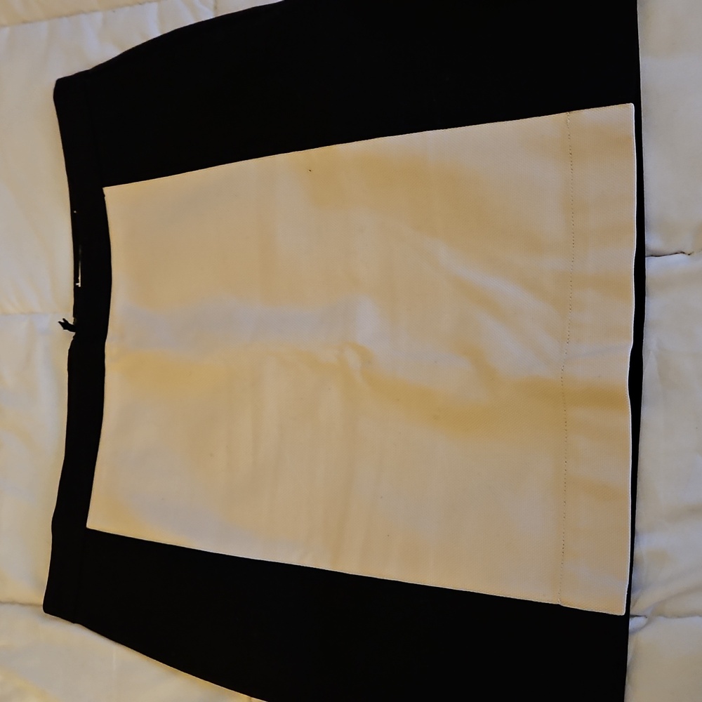Ann Taylor LOFT Black & Cream Mini Skirt Size 10